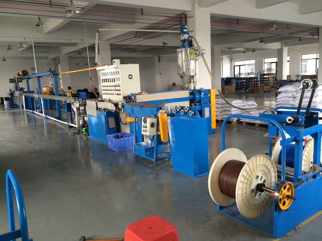 1.5 2.5 Mesin Extruder Kabel Rumah 22kw 140kg/h Mesin Extruder Kawat